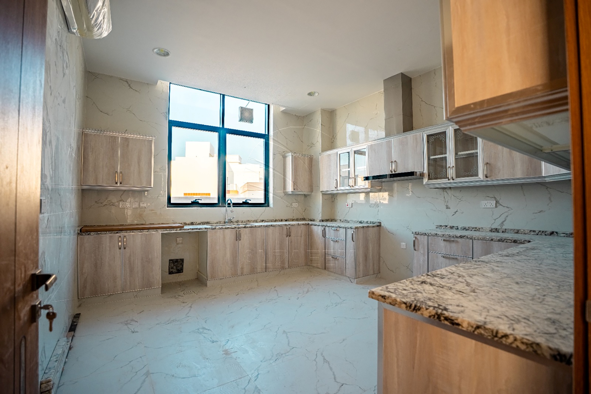 √Single Row l Landscaped l 2Y Maintenance free√