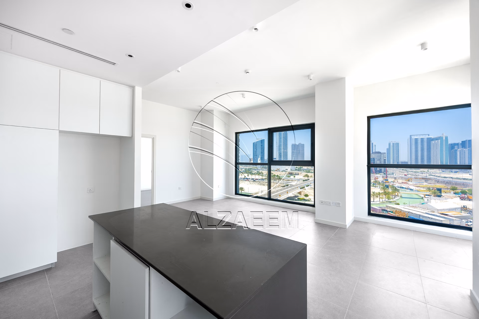Vacant High Level Unit with Partial Sea View