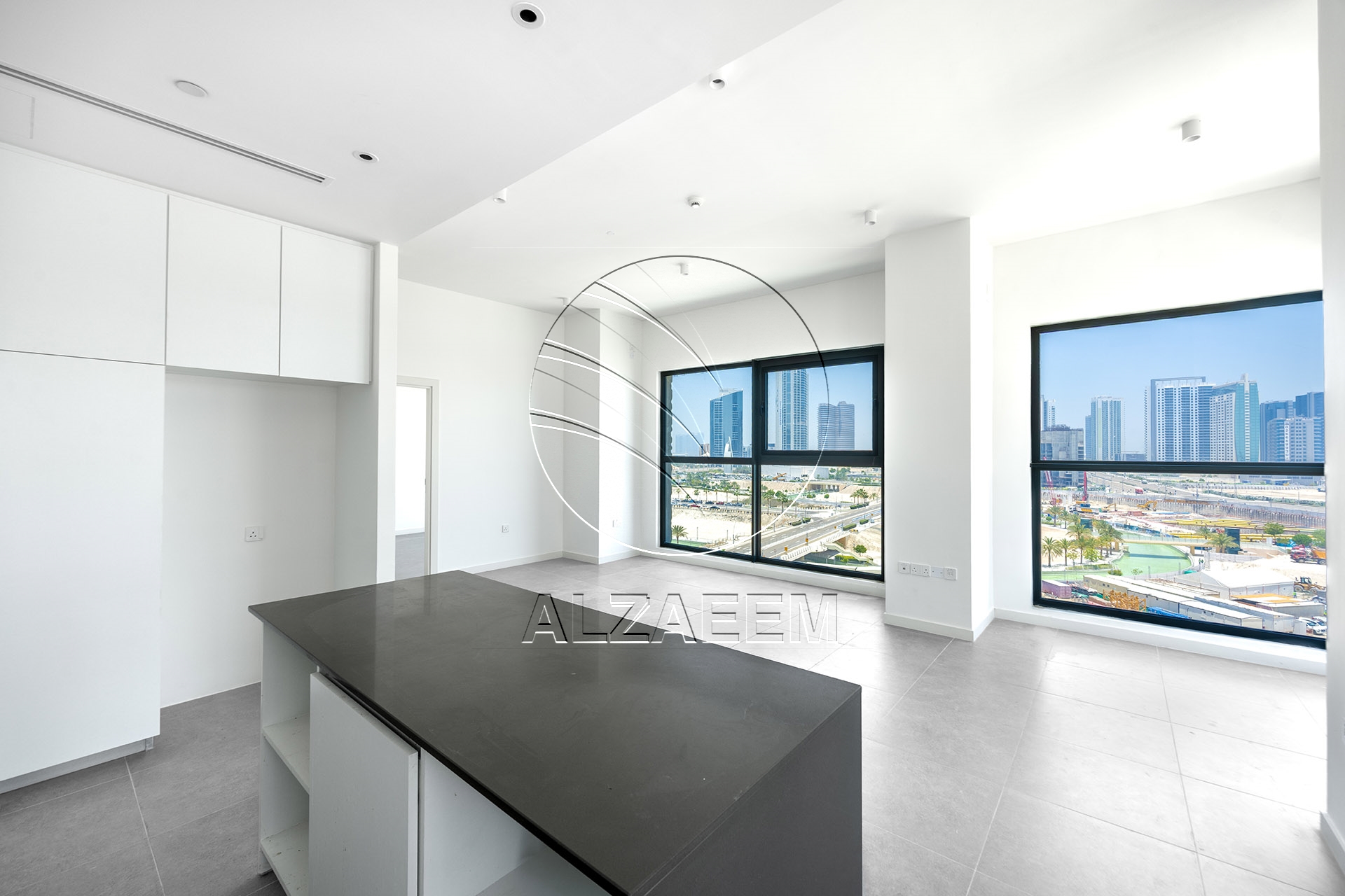 Vacant High Level Unit with Partial Sea View
