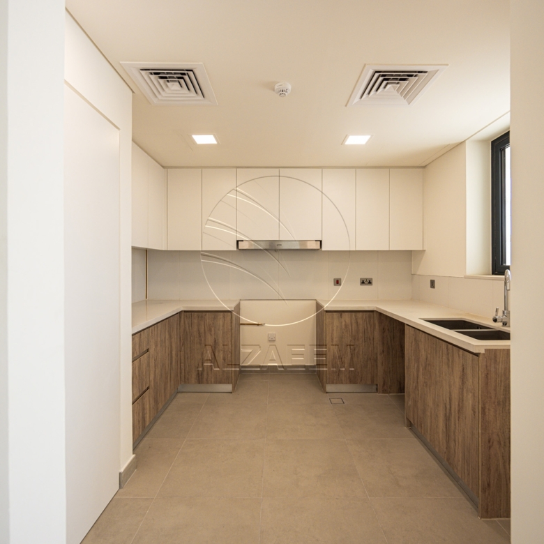 √VACANT| New Family Home | End Unit√