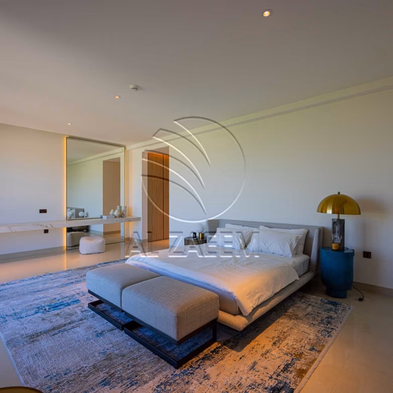 √Luxury Living | High Ceiling | Single Row Corner√