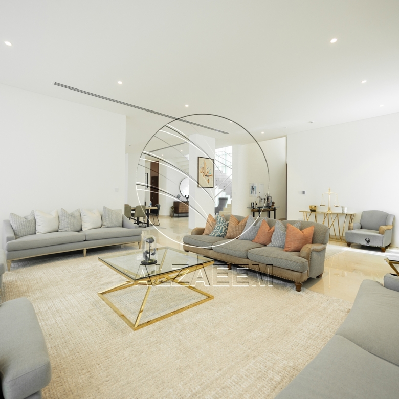 √CORNER 5BR Villa with Pool | Landscaped Garden√