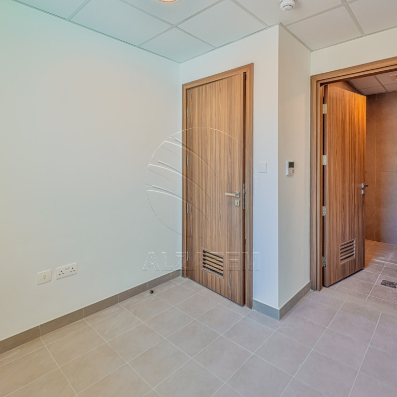 √Single Row Semi Corner | Vacant | Near the Gate√