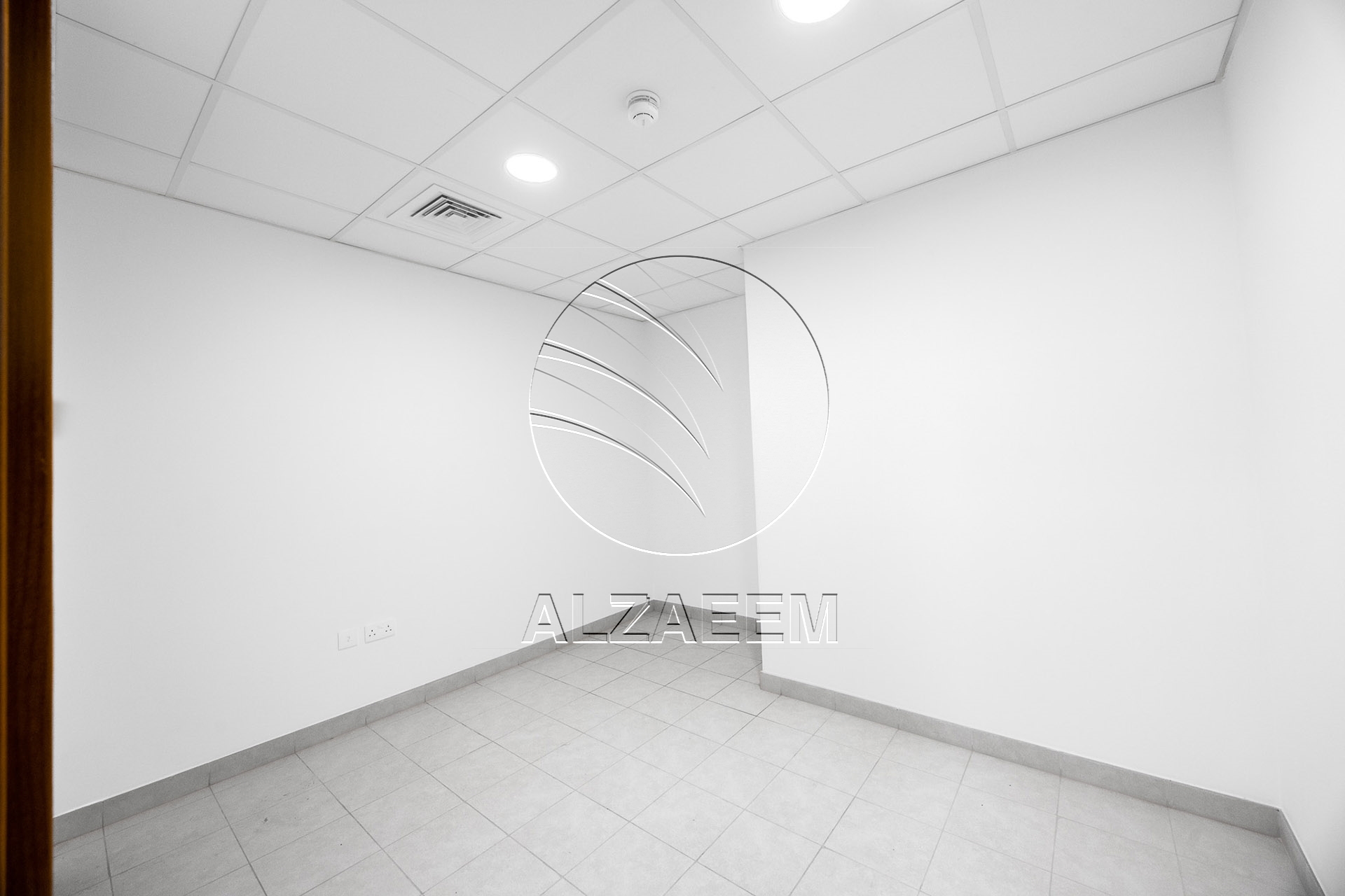 √Corner Unit | Double Row | Move-in Ready√