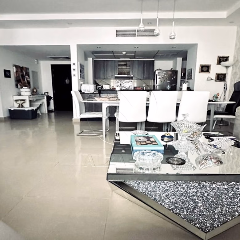 √ Furnished | VACANT | Easy Access to Amenities √