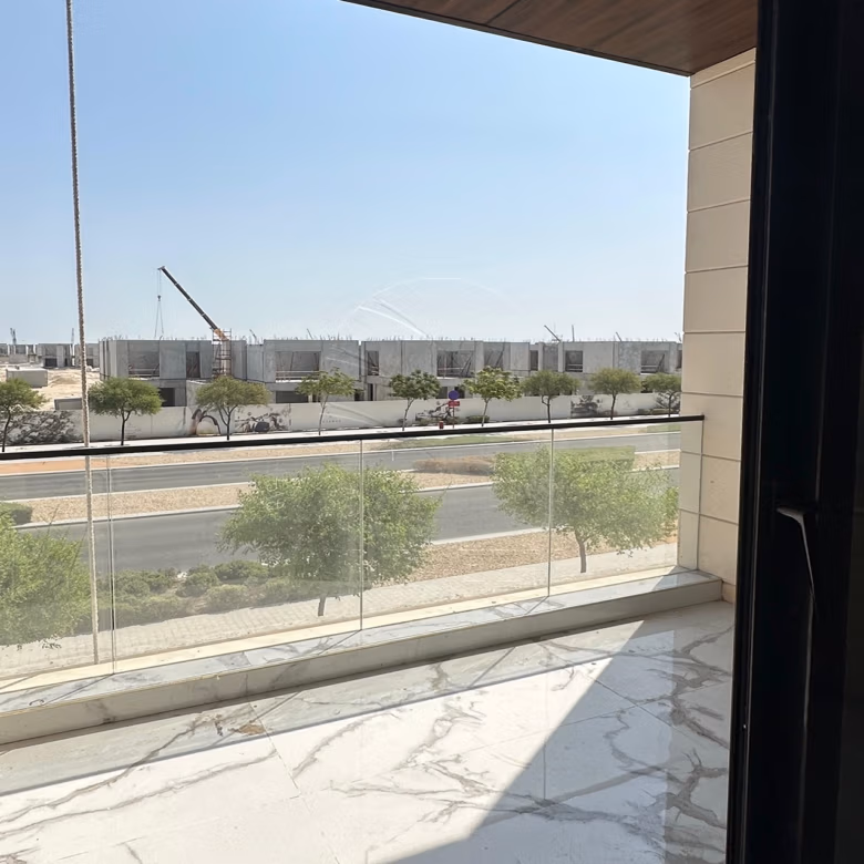 √ Single Row | Biggest Plot | 5BR+Lift+Pool √