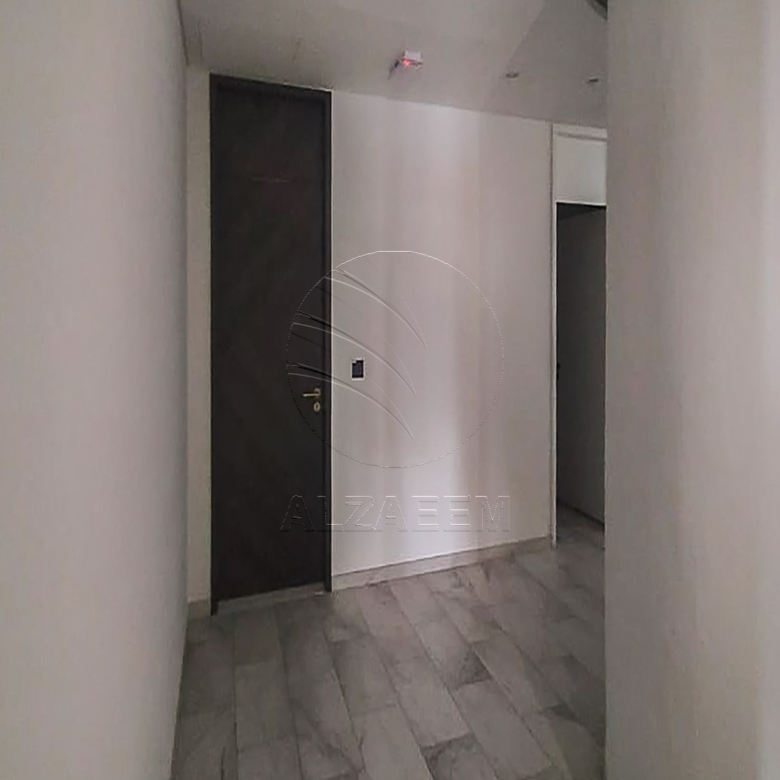 √ High-Level 2 Fitted Office Facing the Canal √