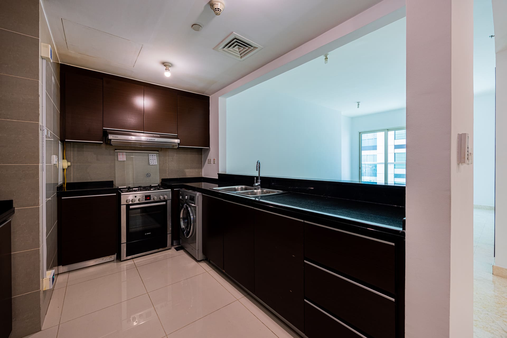 √High Floor | Balcony | Pool and Partial Sea View√