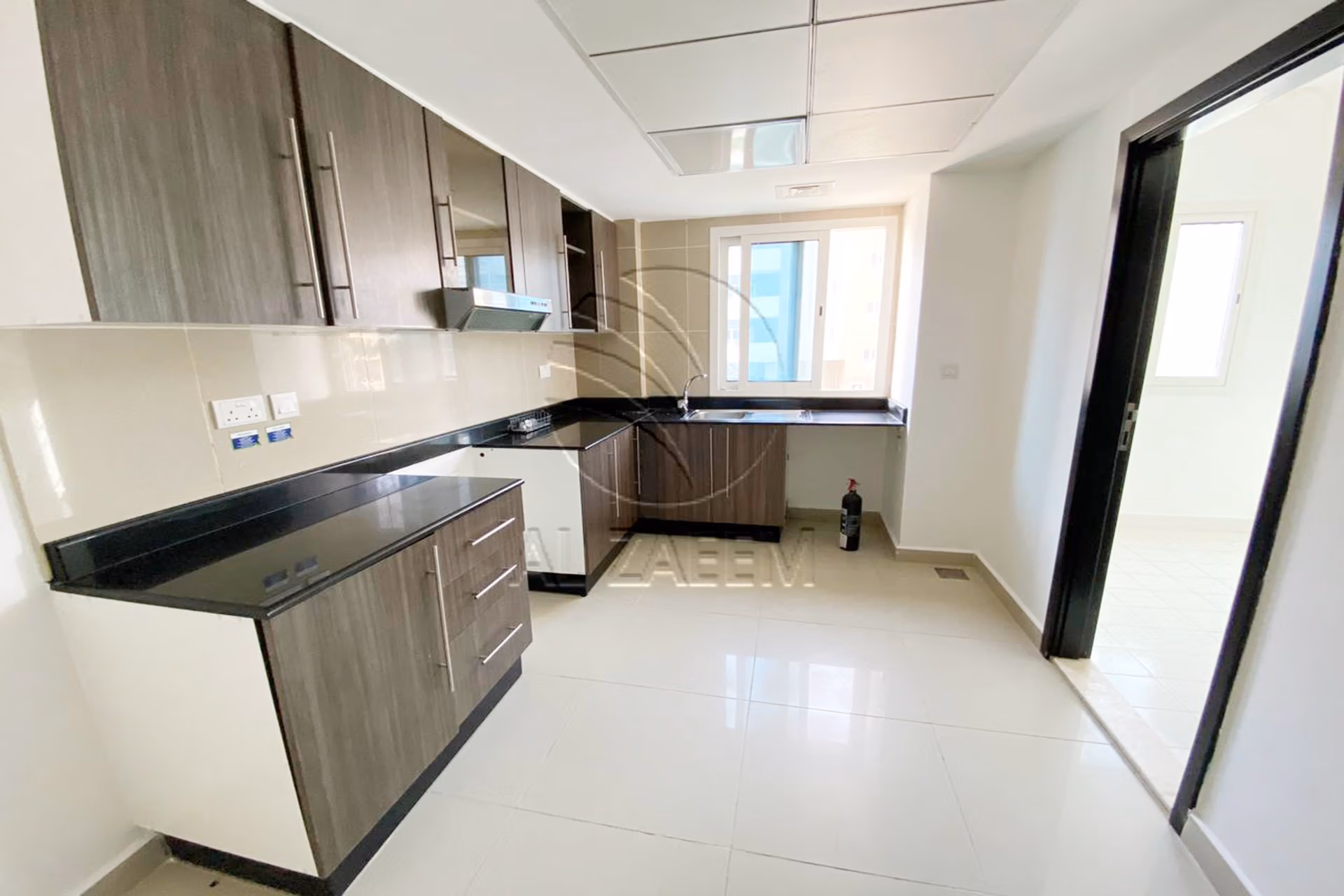 √Vacant ! Community View | Mid Level√