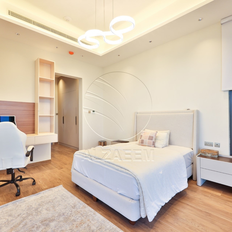 √ Single Row End | High Ceiling | Luxury Living √