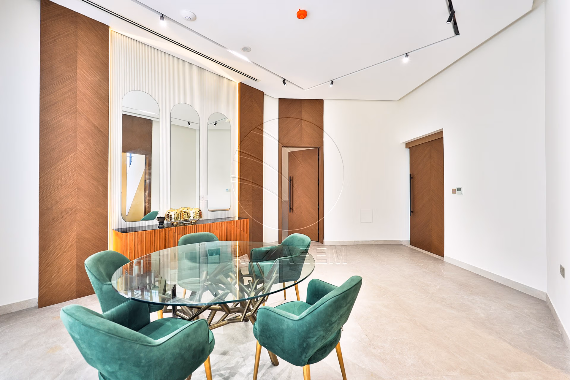 √ Single Row End | High Ceiling | Luxury Living √