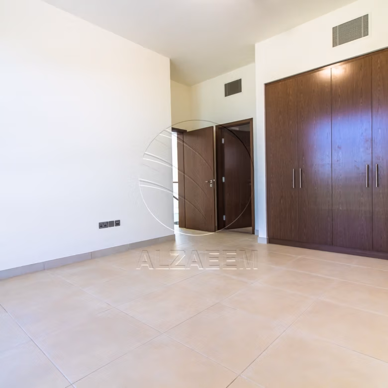 VACANT! 5BR+Maid | Mid Unit-Double Row