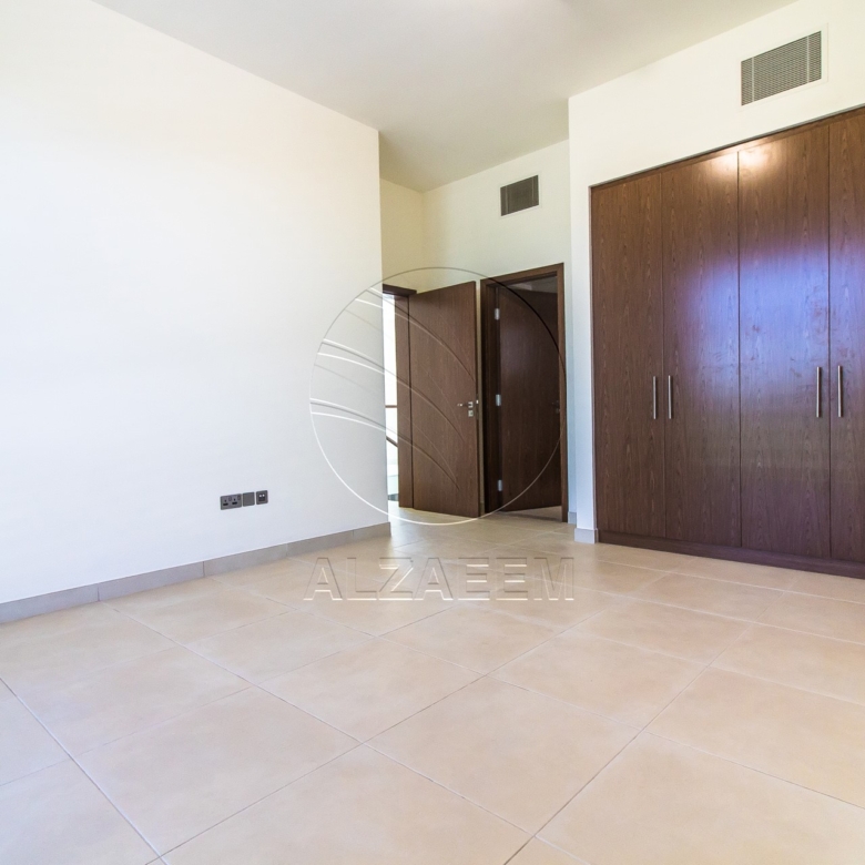VACANT! 5BR+Maid | Mid Unit-Double Row