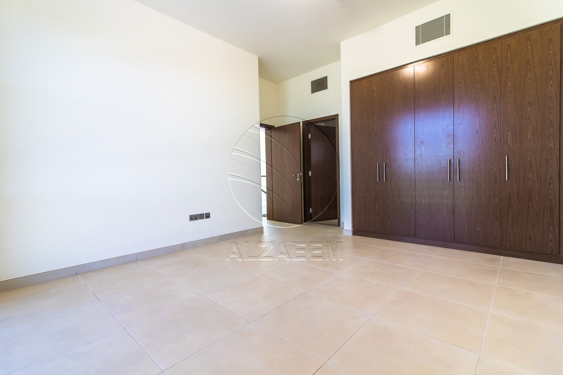 VACANT! 5BR+Maid | Mid Unit-Double Row
