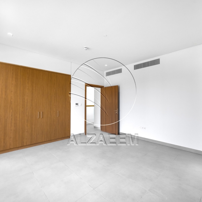 √Corner Unit | Double Row | Move-in Ready√