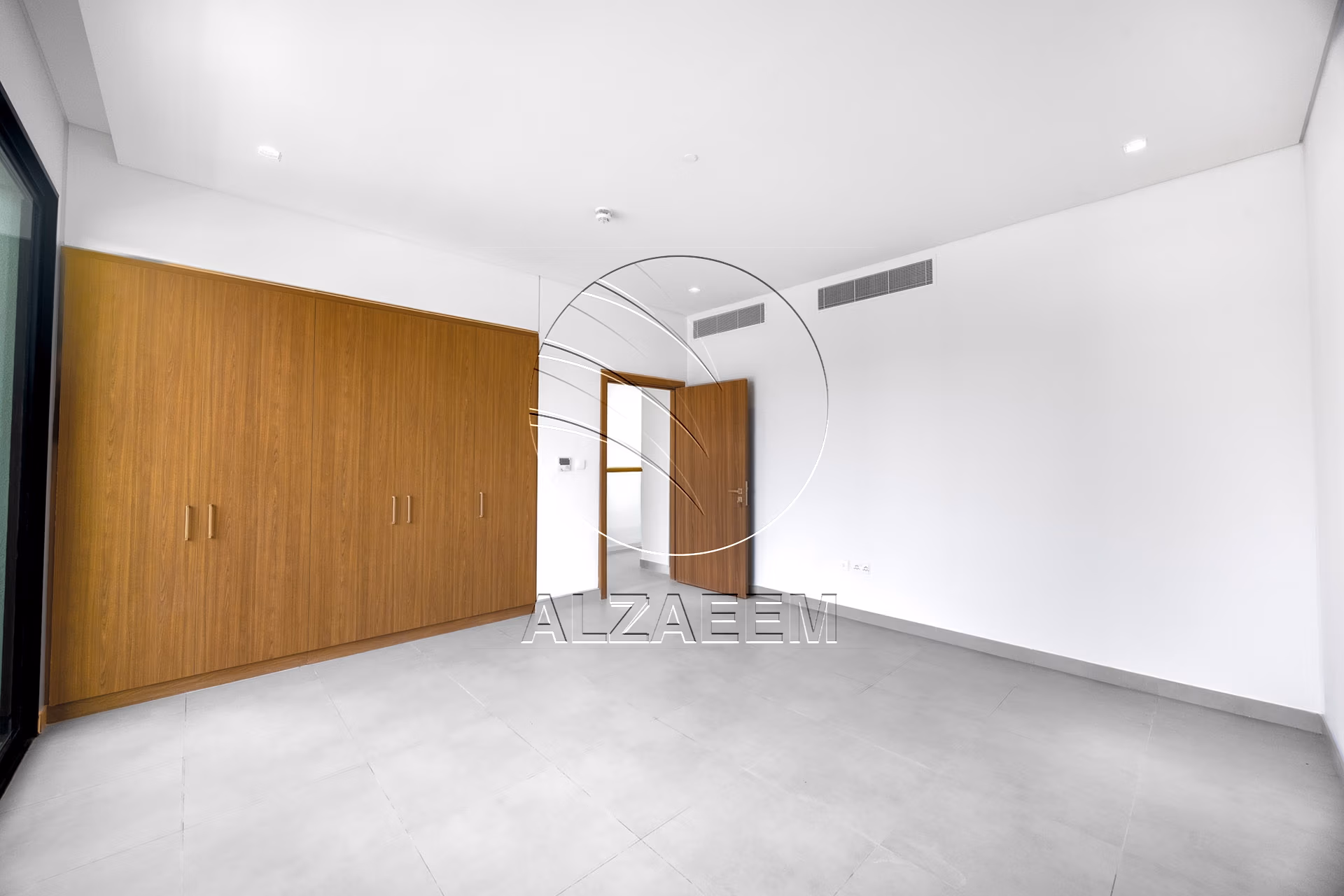√Corner Unit | Double Row | Move-in Ready√