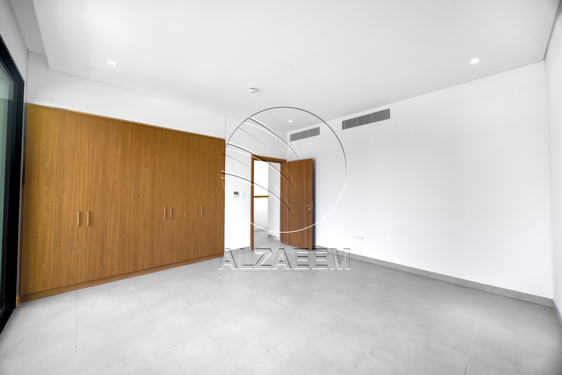 √Corner Unit | Double Row | Move-in Ready√