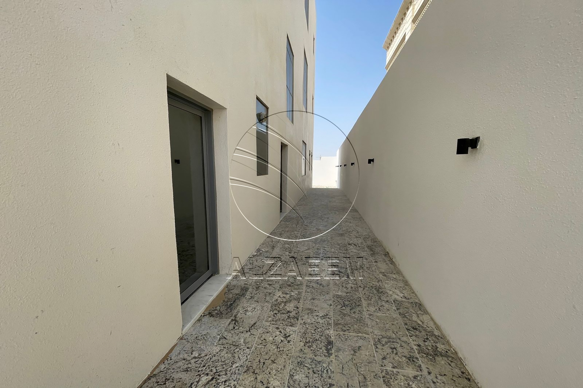 √ Mixed Use Villa | 5 Master Bedrooms | Majlis √