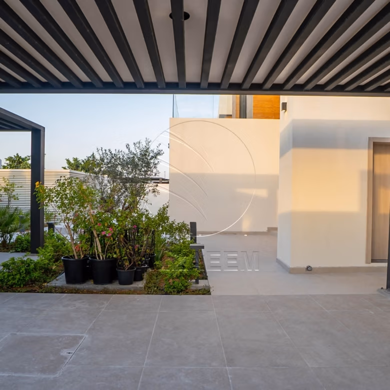 High Quality Upgraded Villa | Single Row | VACANT