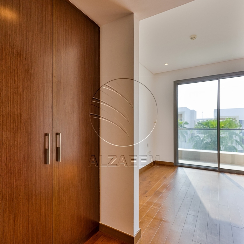Golf Course View Villa + 1047Sqm Landscaped Plot