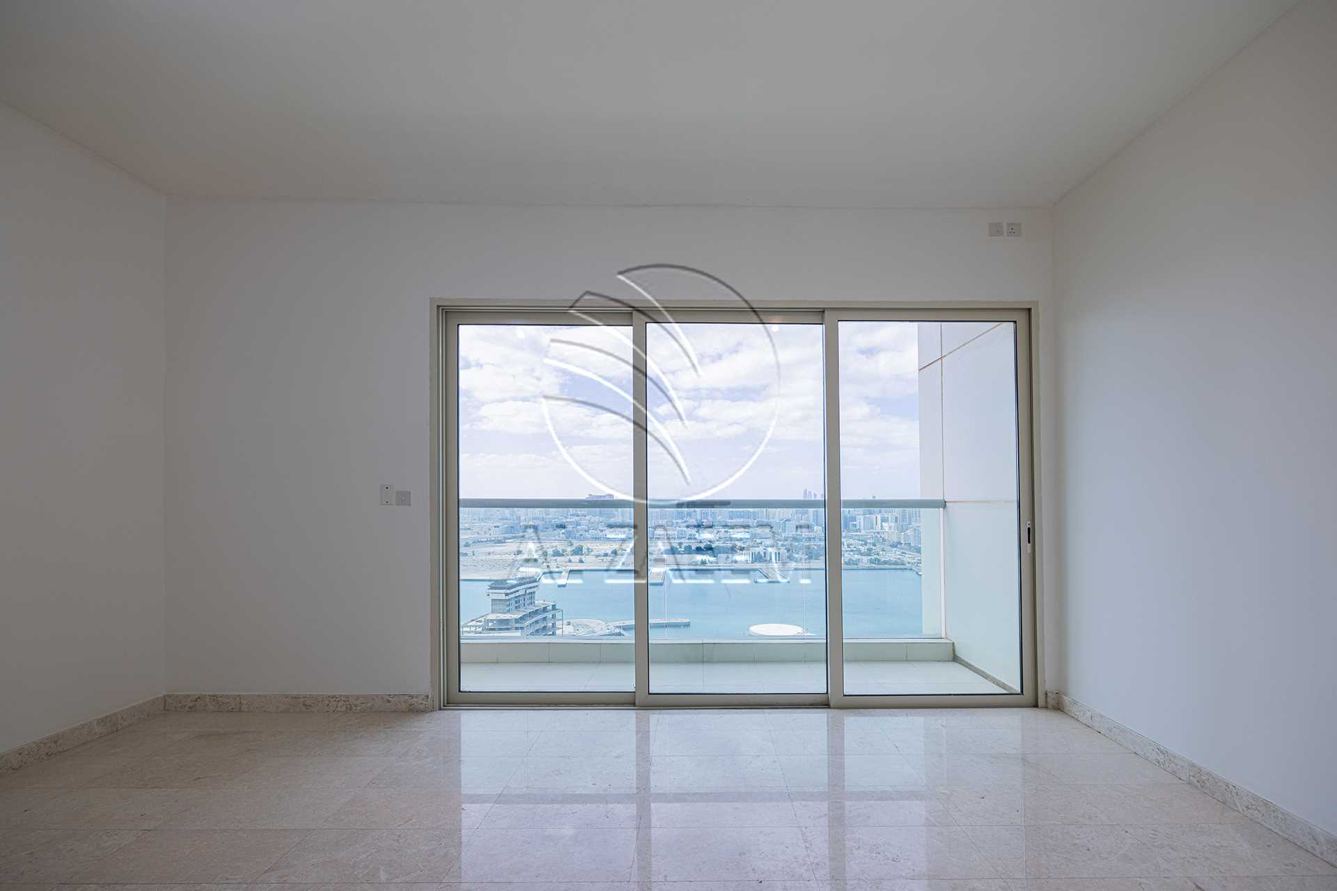 √ High Level | Vacant | Sea and Skyline Views √