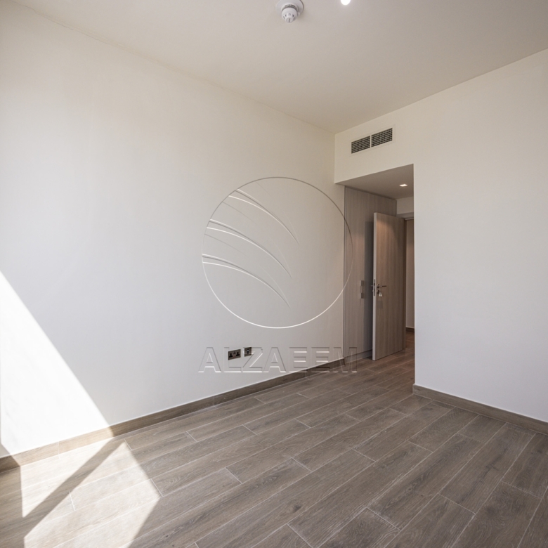 √VACANT| New Family Home | End Unit√
