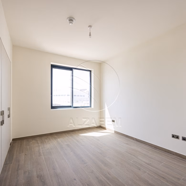 √VACANT| New Family Home | End Unit√