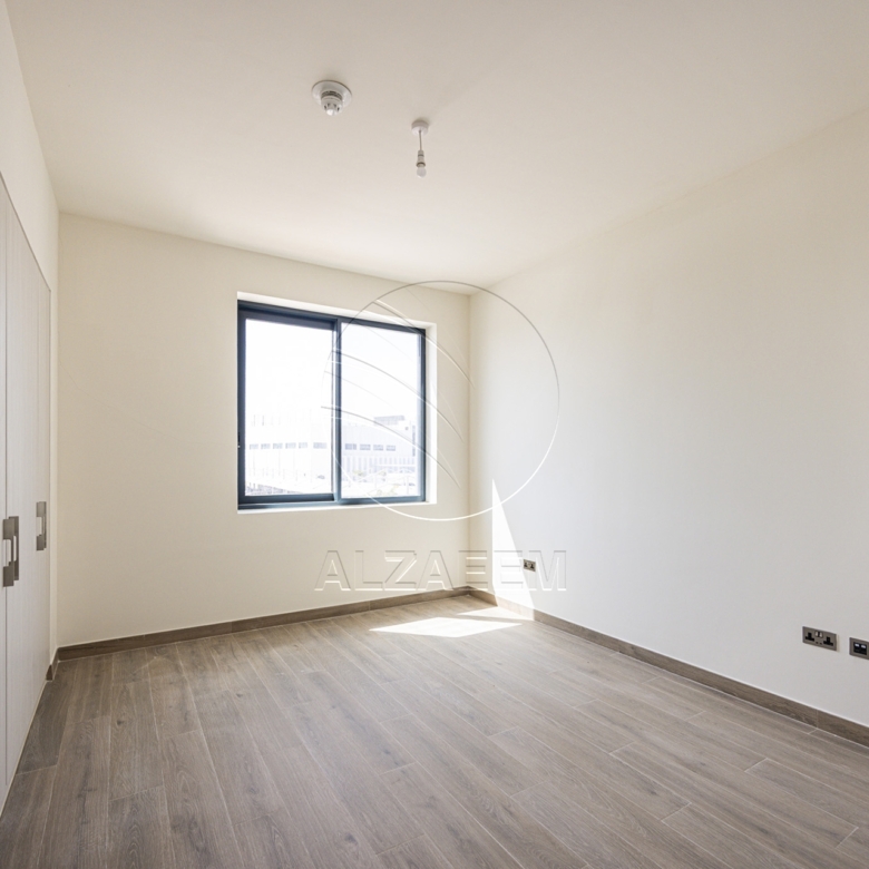 √VACANT| New Family Home | End Unit√