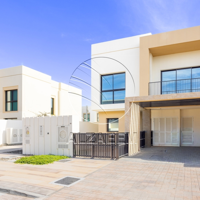 √Corner Unit | Double Row | Move-in Ready√