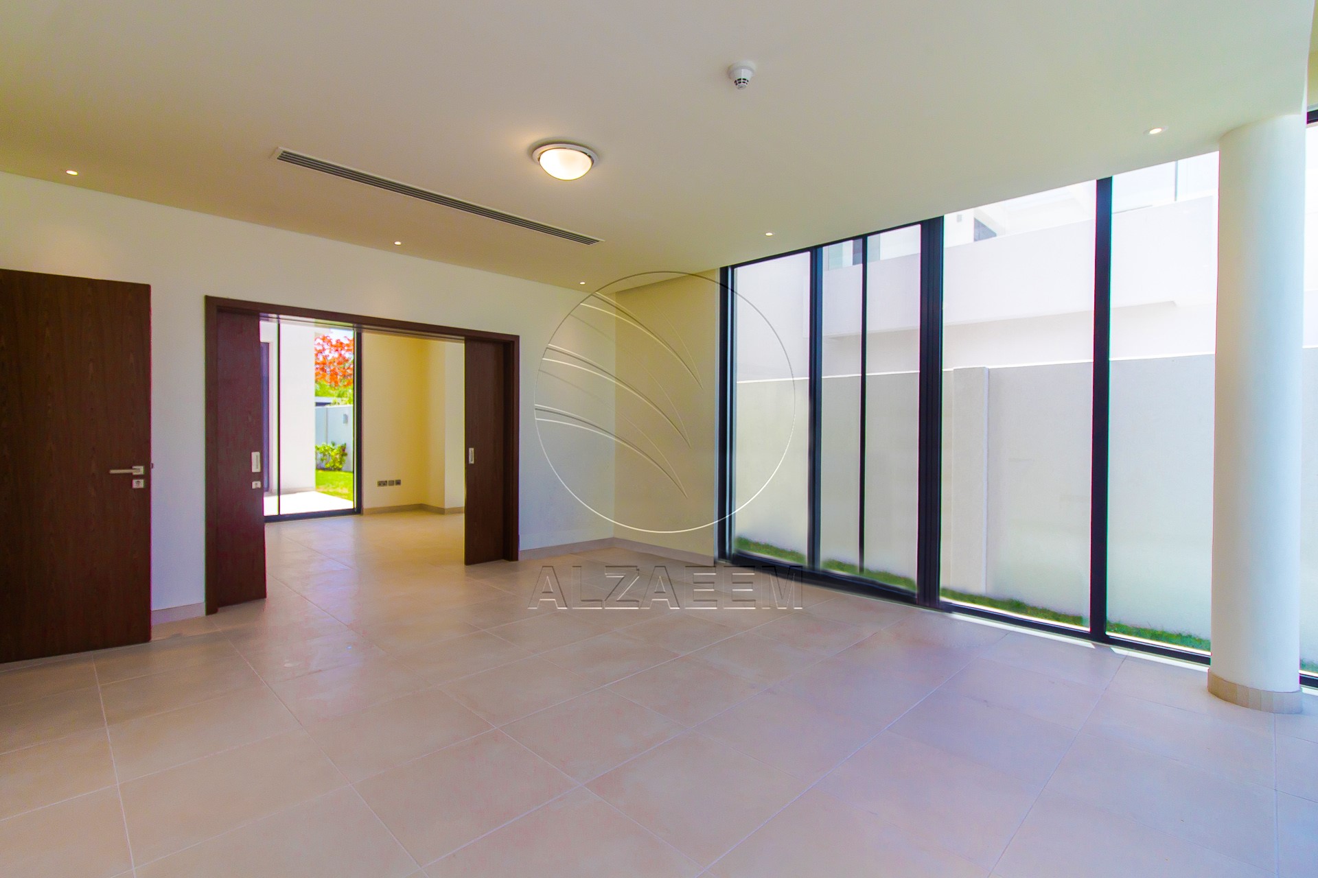 VACANT! 5BR+Maid | Mid Unit-Double Row