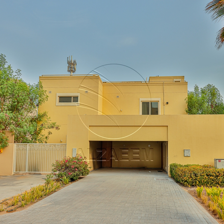√ Private Pool | Type A | Tenanted | CORNER √