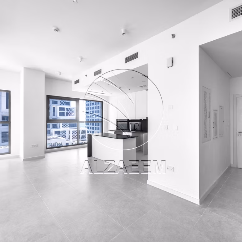 Vacant High Level Unit with Partial Sea View