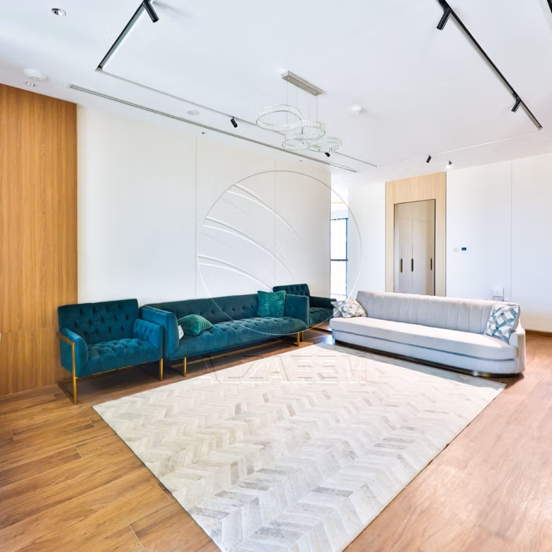 √ Single Row End | High Ceiling | Luxury Living √