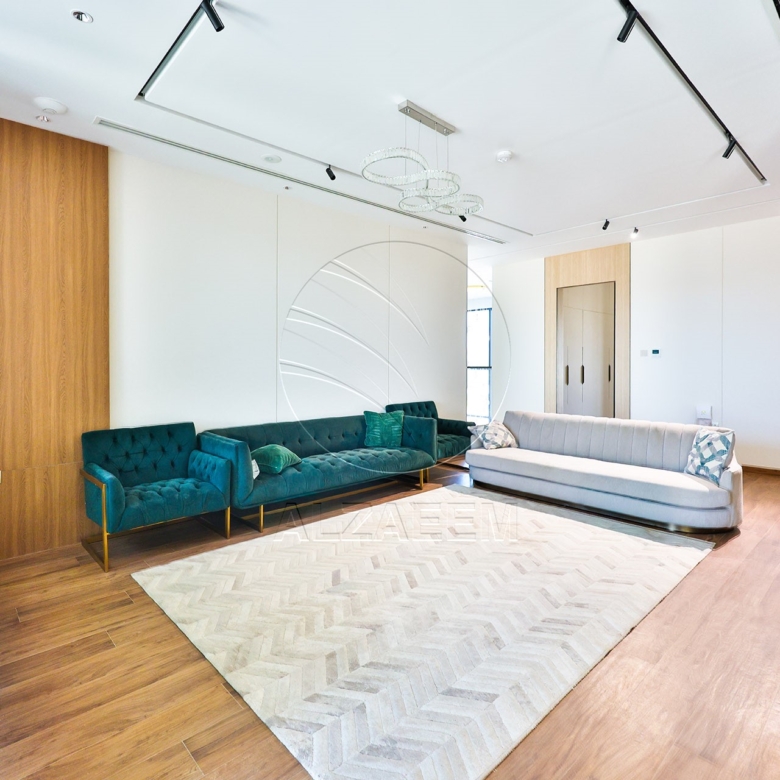 √ Single Row End | High Ceiling | Luxury Living √