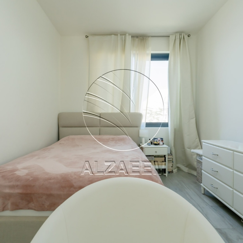 VACANT! Corner | Single Row | Fully Furnished