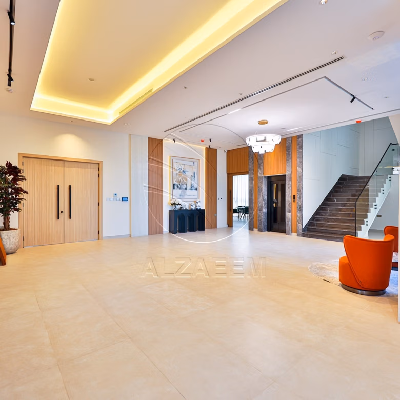 √ Single Row End | High Ceiling | Luxury Living √