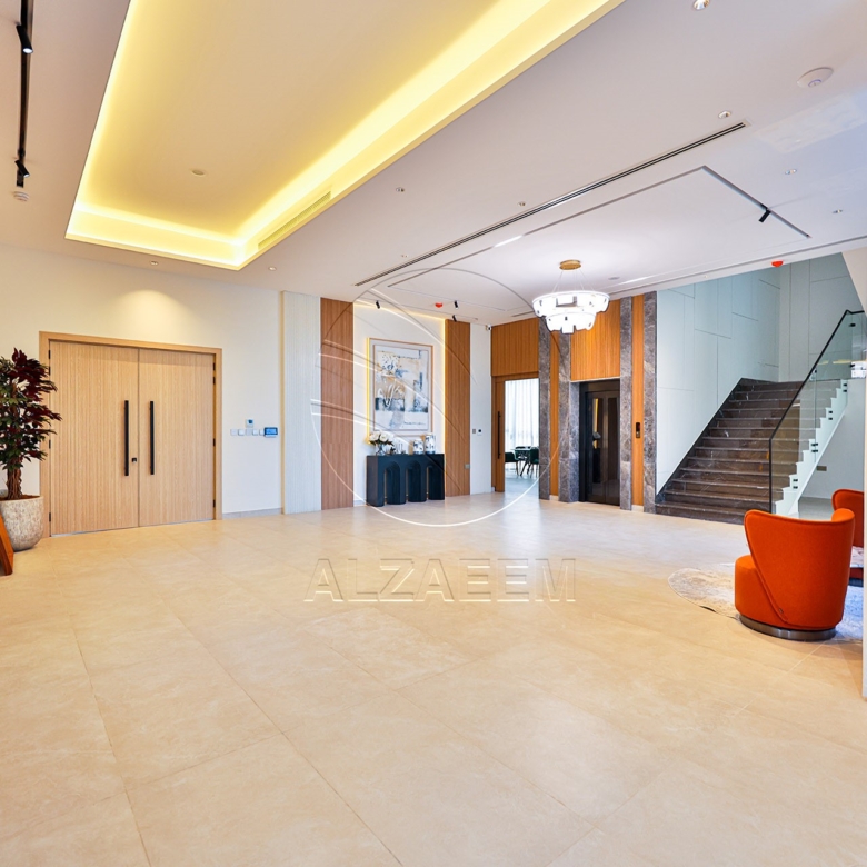 √ Single Row End | High Ceiling | Luxury Living √