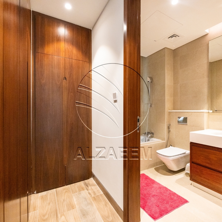√CORNER 5BR Villa with Pool | Landscaped Garden√