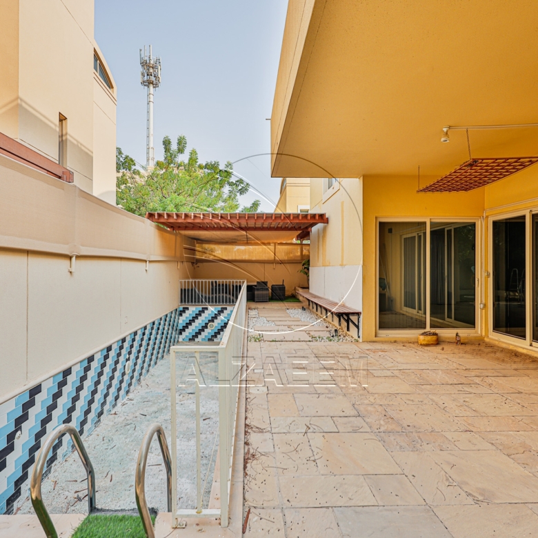 √ Private Pool | Type A | Tenanted | CORNER √