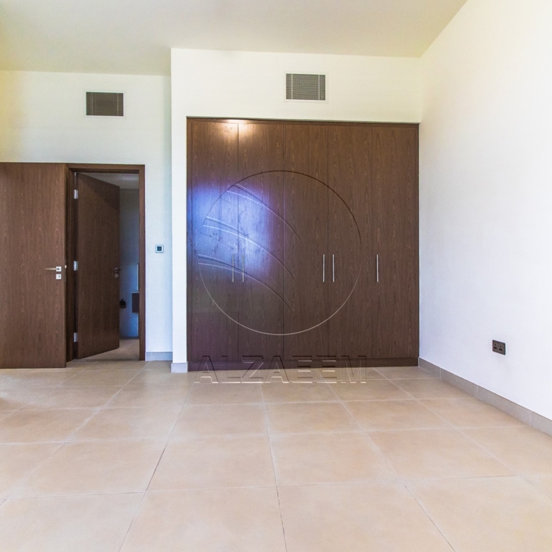 VACANT! 5BR+Maid | Mid Unit-Double Row