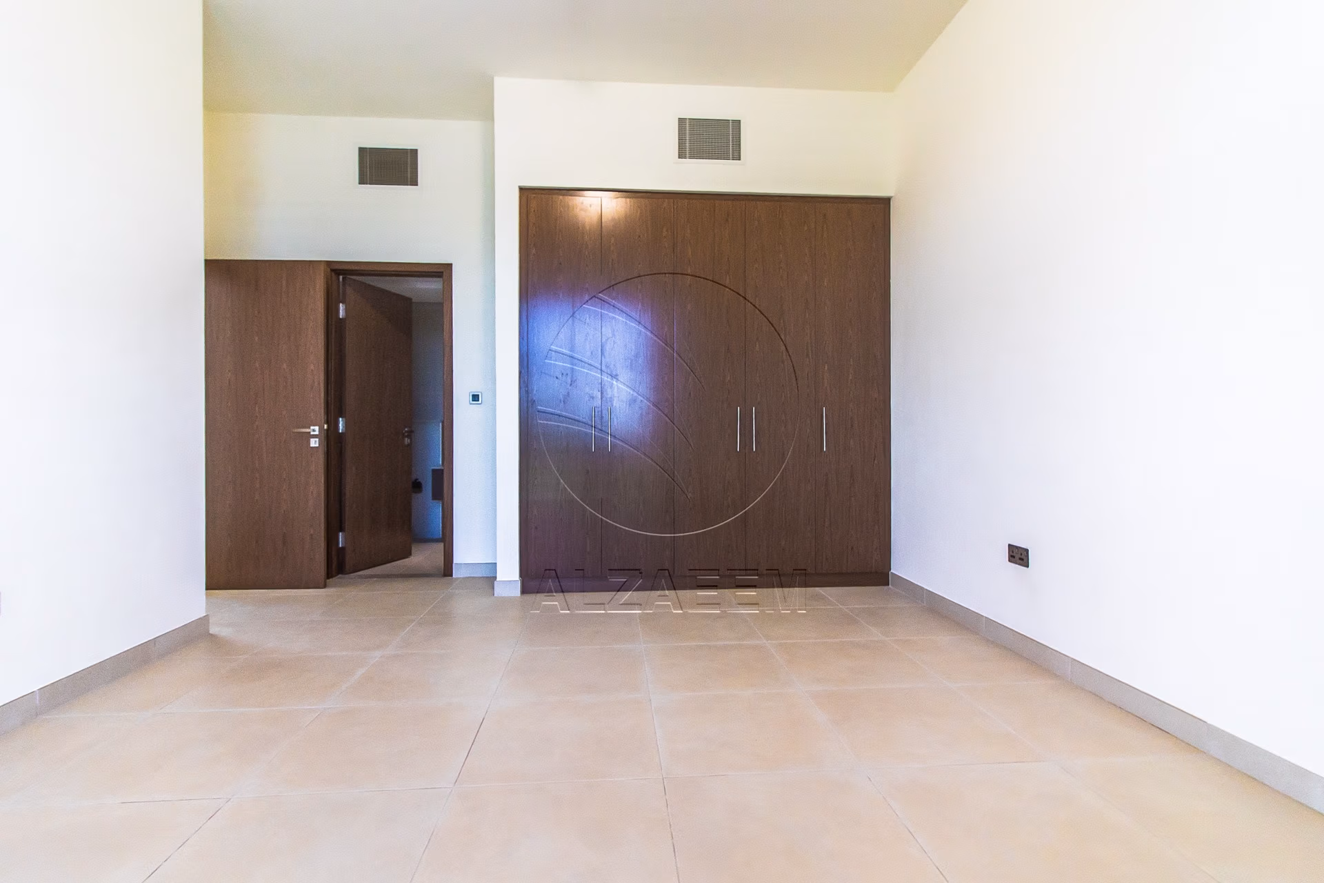 VACANT! 5BR+Maid | Mid Unit-Double Row