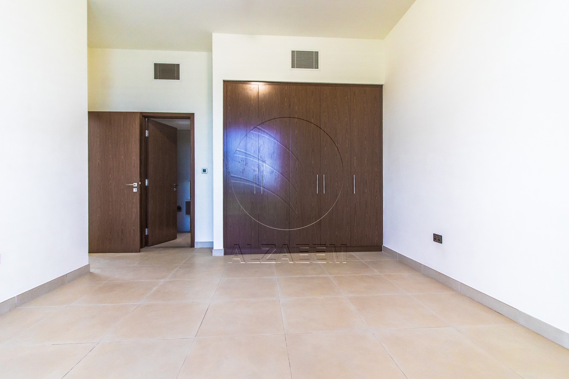 VACANT! 5BR+Maid | Mid Unit-Double Row