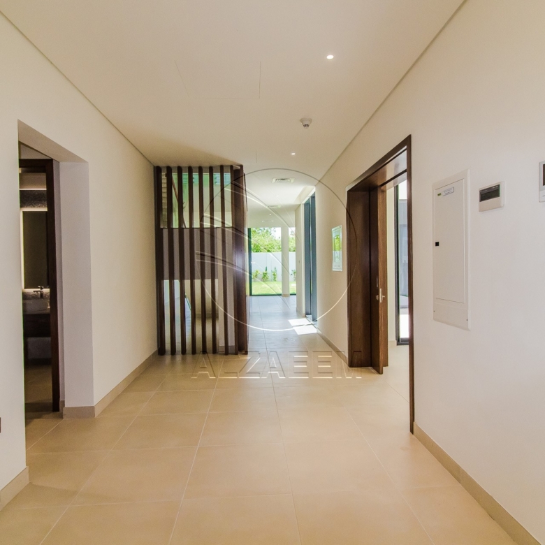 VACANT! 5BR+Maid | Mid Unit-Double Row
