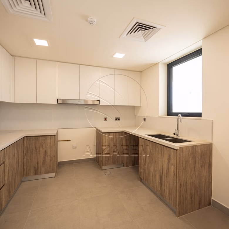√VACANT| New Family Home | End Unit√