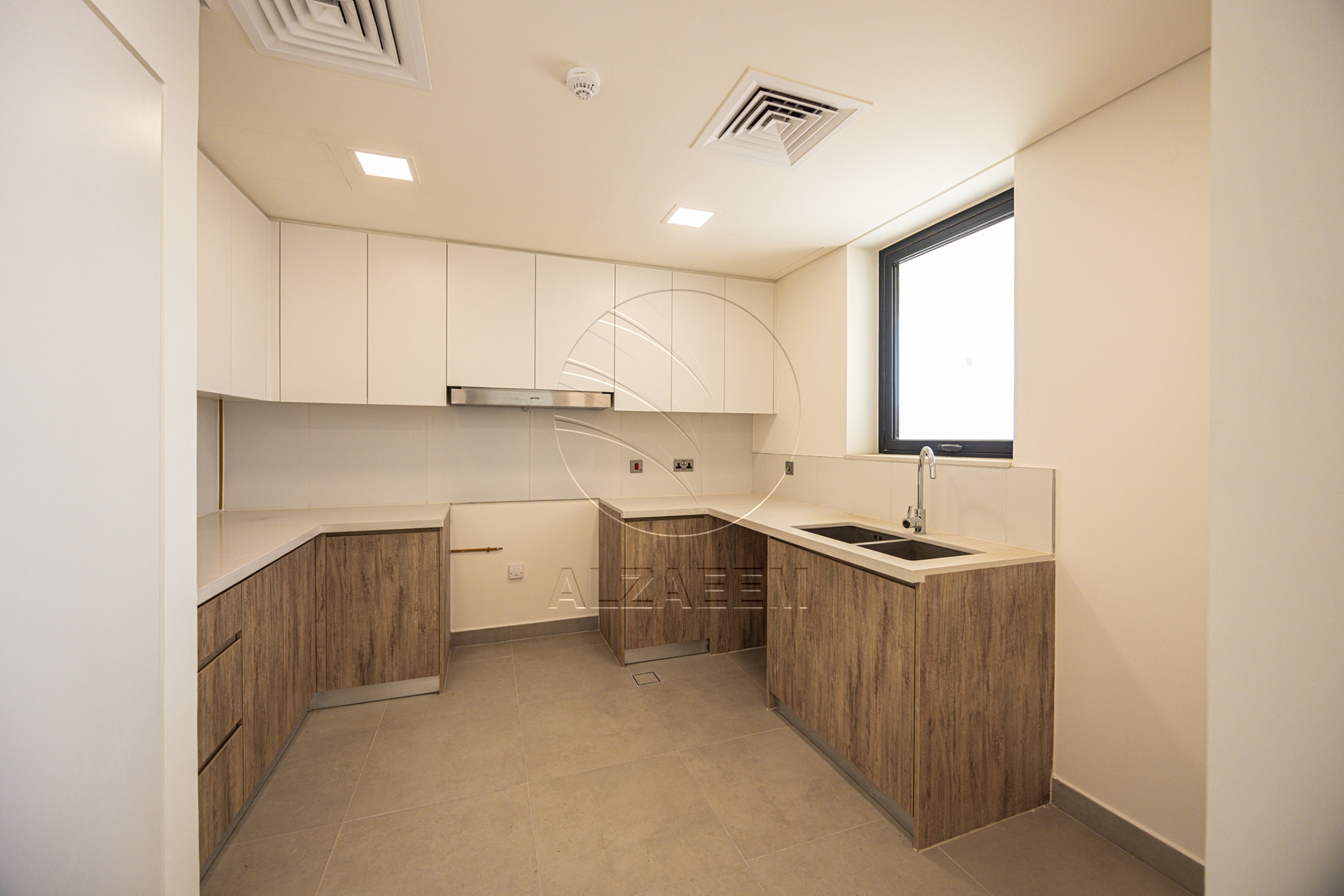 √VACANT| New Family Home | End Unit√