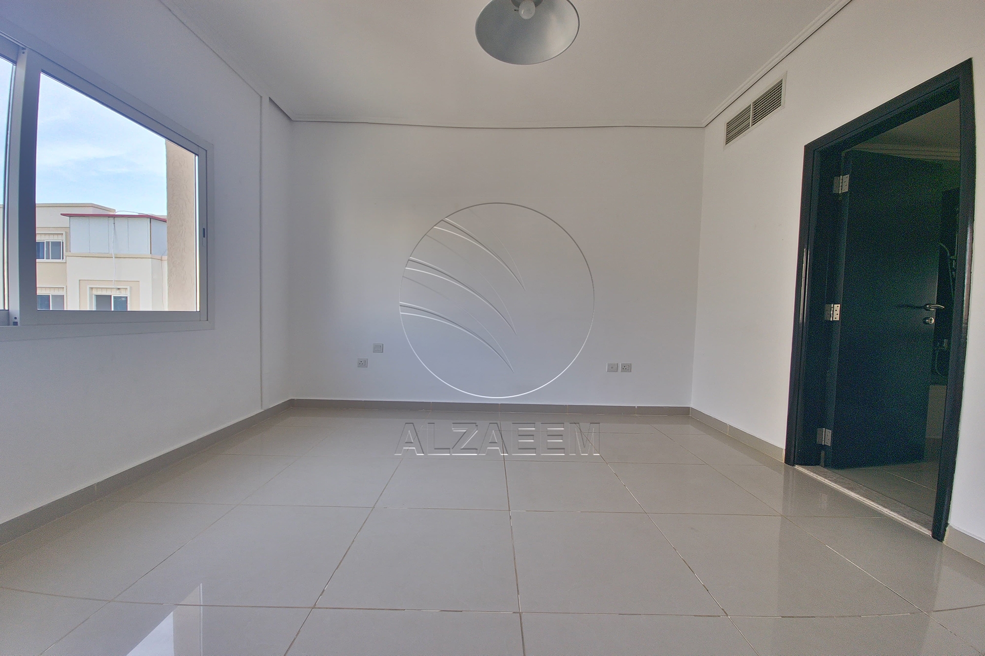 Corner Villa + Private Pool! End Use or Investment