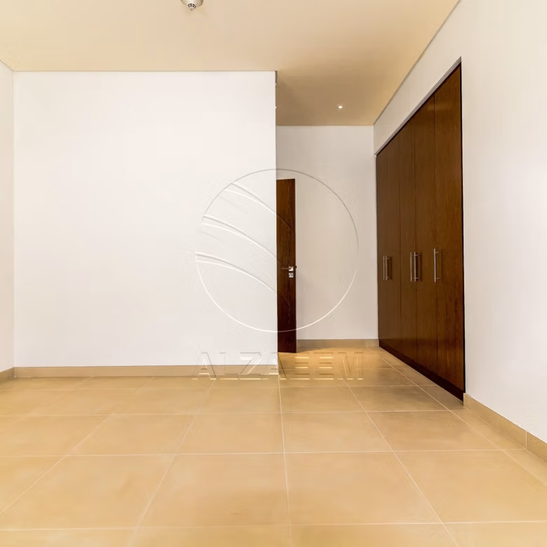 VACANT! 5BR+Maid | Mid Unit-Double Row