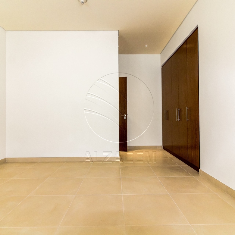 VACANT! 5BR+Maid | Mid Unit-Double Row