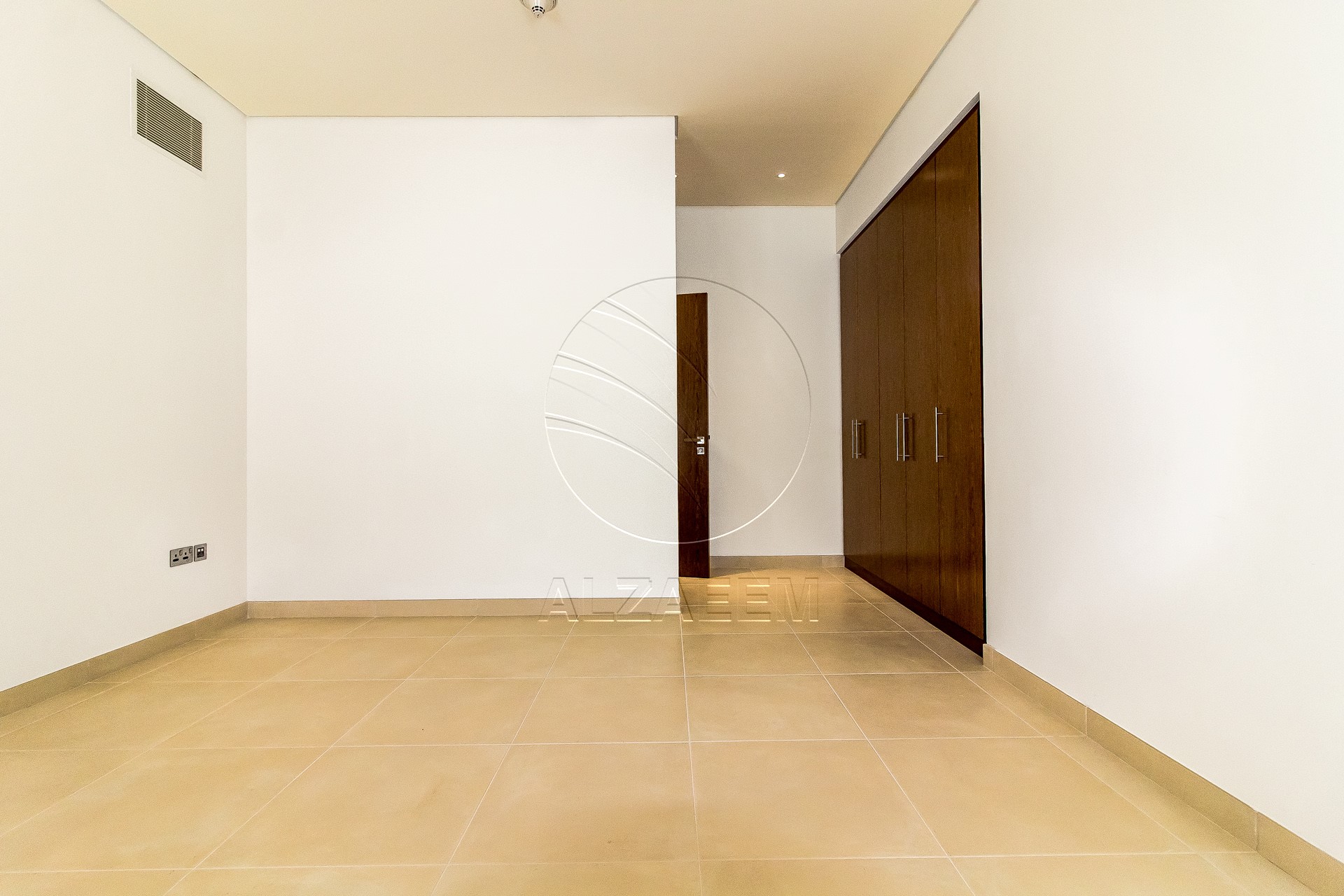 VACANT! 5BR+Maid | Mid Unit-Double Row