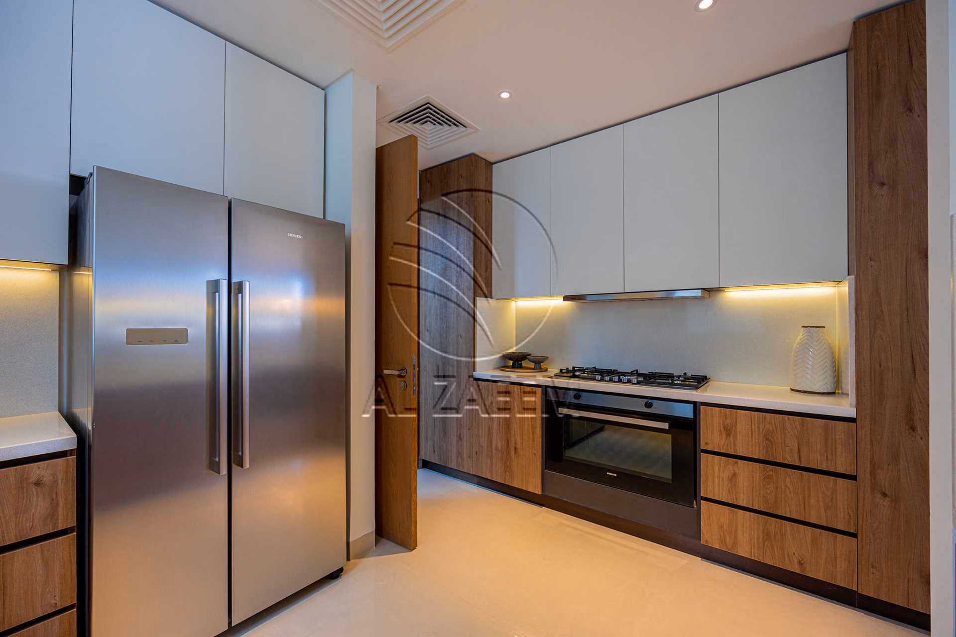 √1005 Sqm Plot! High Ceiling | Single Row Corner √
